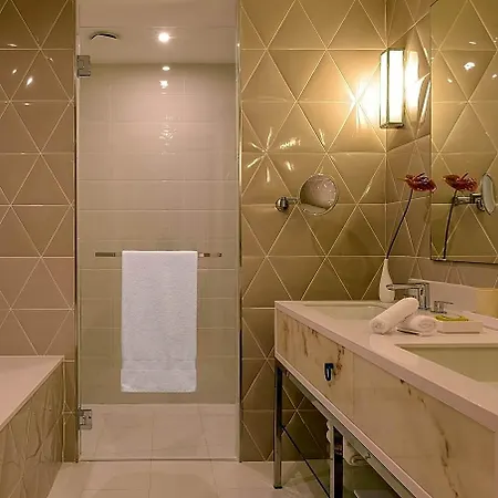 Hotel Chais Monnet 4*