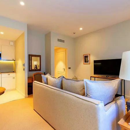 Hotel Chais Monnet 4*